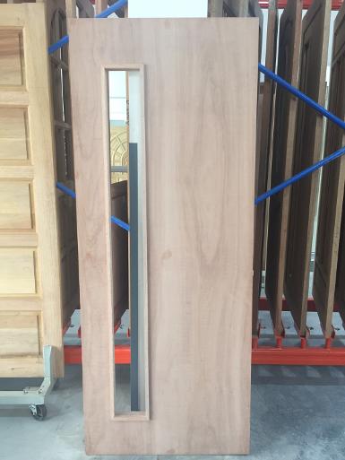 ประตูไม้อัดยาง ไส้ไม้ภายใน G006 ขนาด 80x200 ซ.ม. เจาะกระจก 15x160ซม. ประตูไม้อัดยาง ไส้ไม้ภายใน G006 ขนาด 80x200 ซ.ม. เจาะกระจก 15x160ซม.